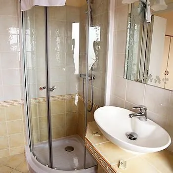 Le Thimothee : & 2* Saint-Raphael (Var)