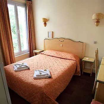 勒特姆特酒店和一室公寓 2* Saint-Raphaël