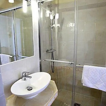 Le Thimothee : & Hotel