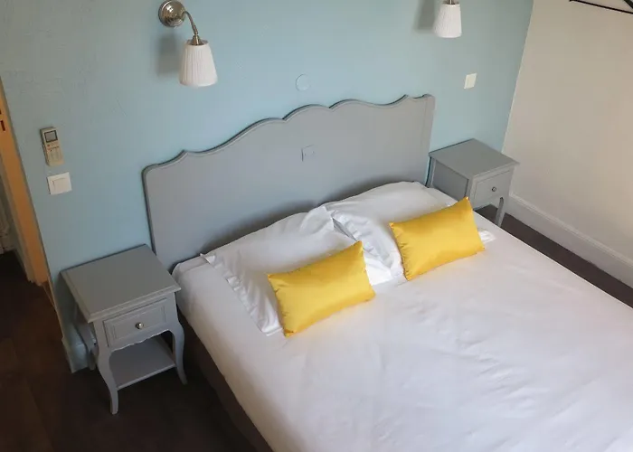 勒特姆特酒店和一室公寓 2* Saint-Raphaël