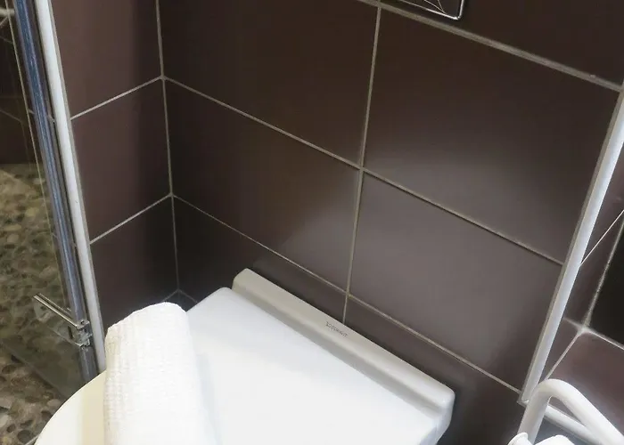 勒特姆特酒店和一室公寓 2*